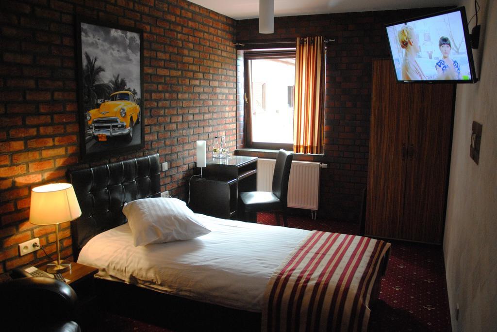 Amadeus Hotel Zielona Gora Room photo